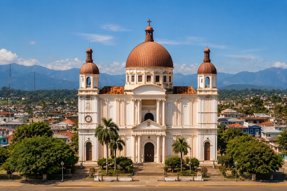 Cathédrale Notre-Dame dominant les toits de Cap-Haïtien, Haïti